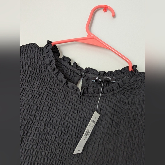 Express NWT textured black top size Medium M - Picture 2 of 5
